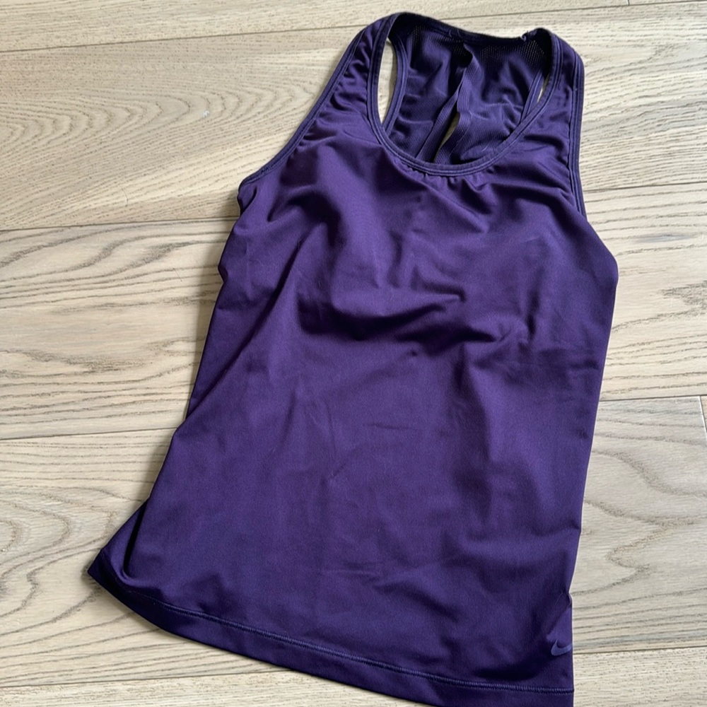 Nike sports top